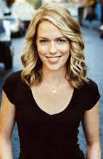 Jessica St. Clair som Debbie