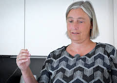 Hodet over vannet: Én av tre