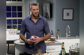 Kocktails with Khloe Season 1: The Happiest Hour