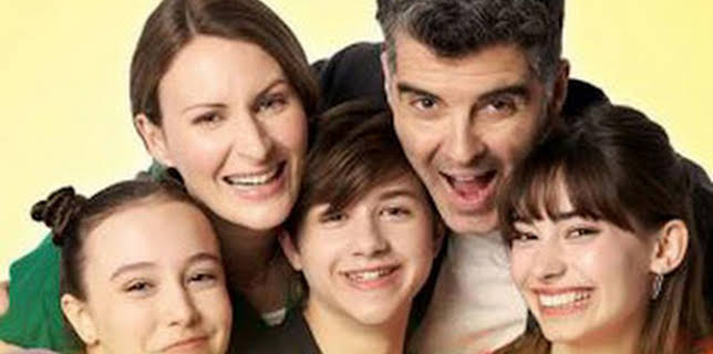 09:40: Comme des têtes pas de poule | TV5MONDE | 12/13 2025