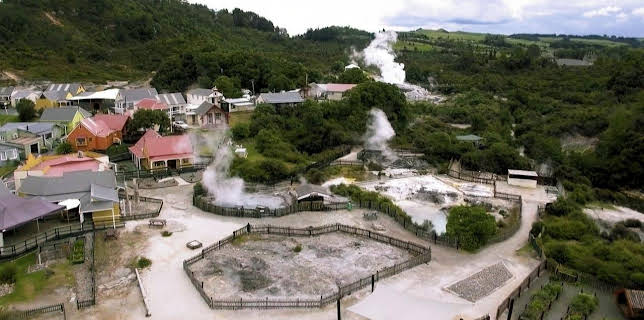 10:35: Leben mit Vulkanen | Arte | 1/23 2026