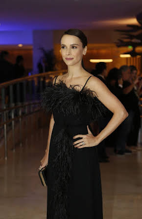 Débora Falabella as 