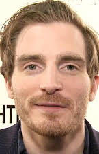 Alistair Legrand como Director