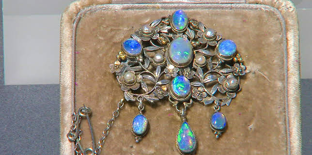 12:00 PM: Antiques Roadshow (S33 E5) (S33) | Yesterday | 11/21 2025