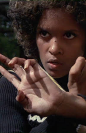Jeannie Bell as Diane