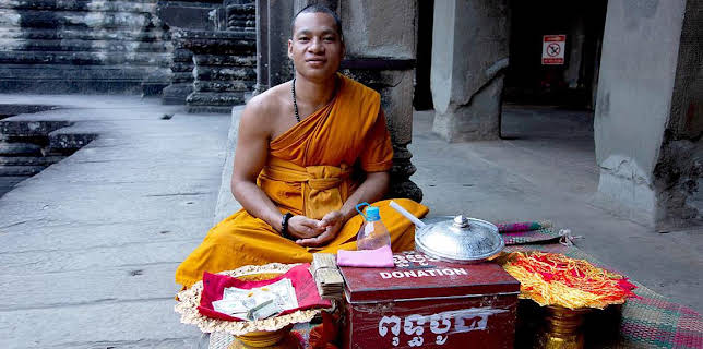 11:55: Documental  Sin Equipaje | LA 2 | 12/15 2025