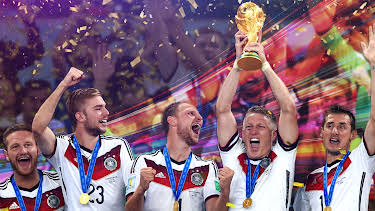 23:10: Die 2010er - Jahrzehnt der Illusionen | ZDFinfo | 4/8 2026