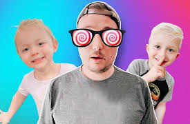 Lively Lewis Show: Ivy Hypnotizes Dad!