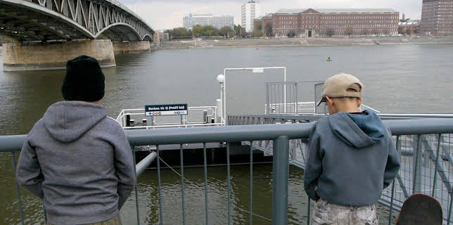 01:50: Sanyi - Ein Junge aus Budapest | Arte | 11/8 2025