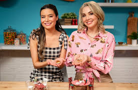 Tiny Kitchen Cook-Off: Whitney Cummings & Miranda Cosgrove make Tiny Spaghetti & Meatballs