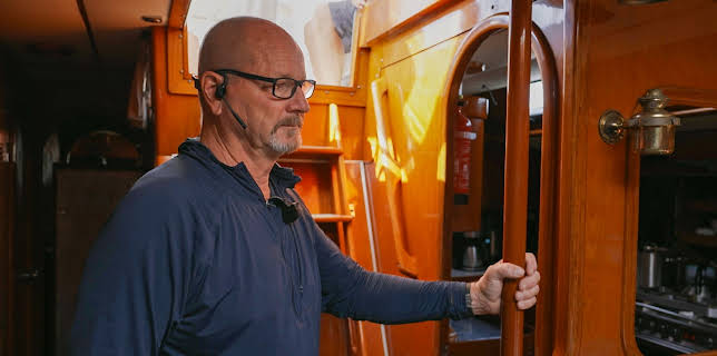 21:00: Över Atlanten (S10 E1) (S10) | Kanal 5 | 2/24 2026