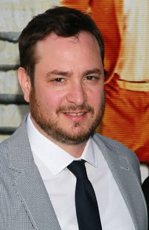 Robert Pulcini as 