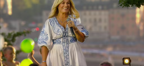 Starka känslor efter Pernilla Wahlgrens premiär som ledare för "Allsång på Skansen"