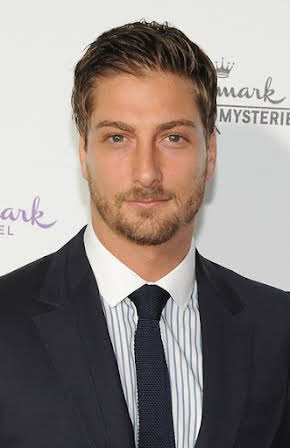 Daniel Lissing as 