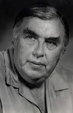 Peter Whitney como Courtney