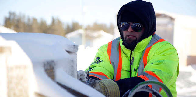 9:15 AM: Ice Road Truckers (S9 E2) (S9) | Paramount | 12/29 2025