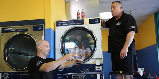 21:00: Akvariedesignerne (S7 E9) (S7) | Animal Planet | 11/15 2025