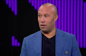 1 to 11: 37. Mikaël Silvestre