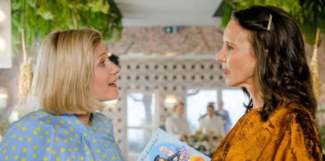 22:30: Vorstadtweiber (S06/E10) | One | 2/5 2026