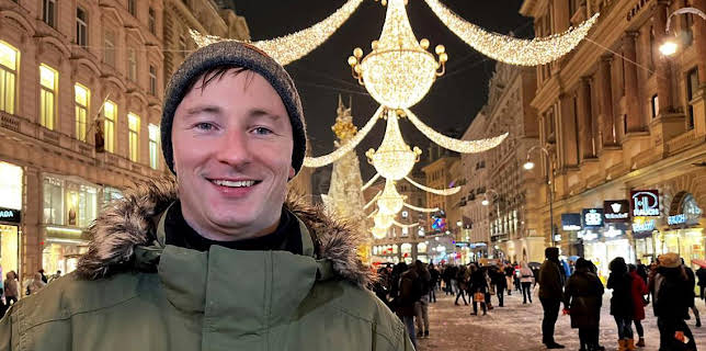 8:00 PM: Mach à Seo! - An Roinn Eòrpa (S2) | BBC Alba | 11/1 2025