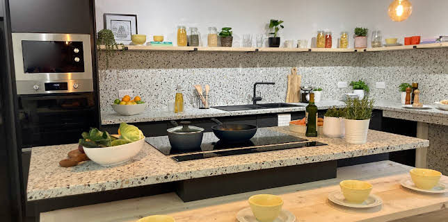 4:00 PM: DIY SOS (S32 E6) (S32) | W | 11/20 2025