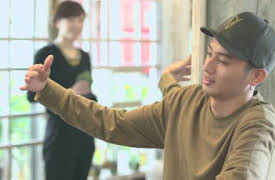 Terrace House: Boys & Girls in the City: De noche en la piscina