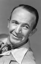 Walter Brennan como Doc Velie