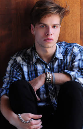 Henry Knotts as King