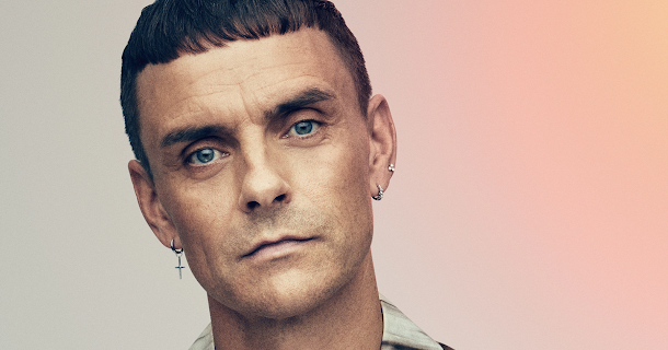 Simon Kvamm blev forelsket i en anden, og flyttede fra sin kone