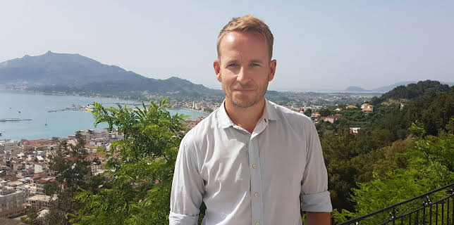 10:00 AM: A Place in the Sun | 4 Seven | 12/10 2025