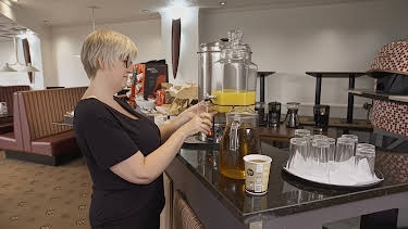 2:25 PM: Four in a Bed | Channel 4 | 12/27 2025