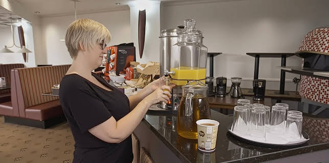 1:25 PM: Four in a Bed | Channel 4 | 12/27 2025