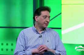 Amigos season-1: NFL: Flaco y Jones, QB titulares