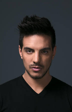 Vadhir Derbez as 