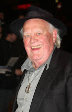 Joss Ackland som 