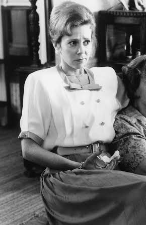 Amy Wright as Evelyn