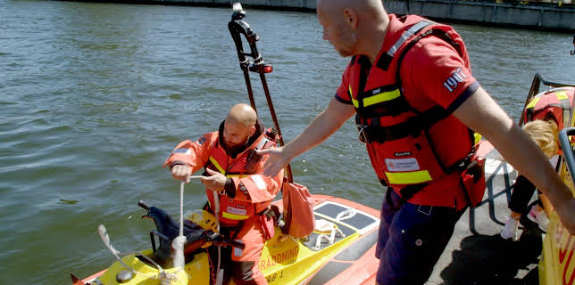 09:05: Havets hjältar (S2 E8) (S2) | Kanal 9 | 1/28 2026