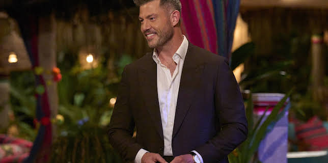 08:20: Ungkaren i paradis (S9 E9) (S9) | FEM | 11/21 2025