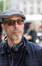 Robert Festinger som Director