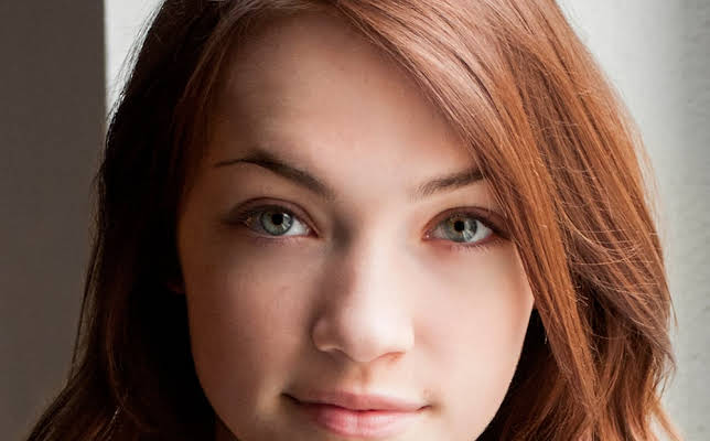 Violett Beane