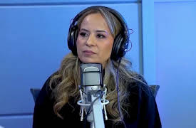 Por el placer de vivir con el Dr. César Lozano season-2024: Descubre lo que reflejan las posturas al dormir en tu matrimonio