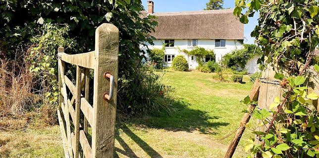 12:40 PM: Escape to the Country (S21) | BBC Two | 12/24 2025