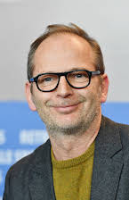 Etienne Comar som Director