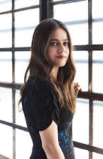 Molly Gordon como 