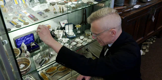 09:45: Antiques Road Trip (S27 E8) (S27) | TV8 | 2/13 2026