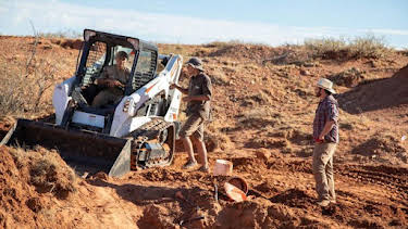 11:00 AM: Dino Hunters (S2) | Discovery Channel | 4/8 2026