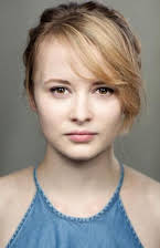 Shannon Tarbet como 