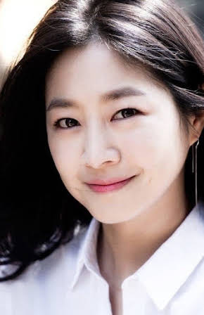 Lee Eun-woo as 