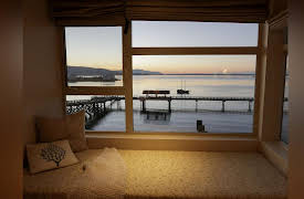 Hotel Impossible: Showdown, Season 1: Stone Crab Cold in Florida