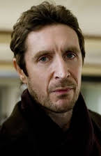 Paul McGann como 